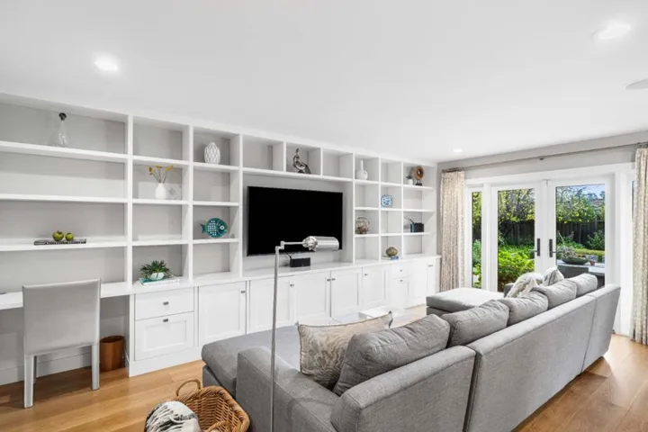 999 Hayman Place, Los Altos, California 94024