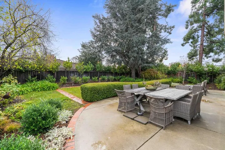 999 Hayman Place, Los Altos, California 94024