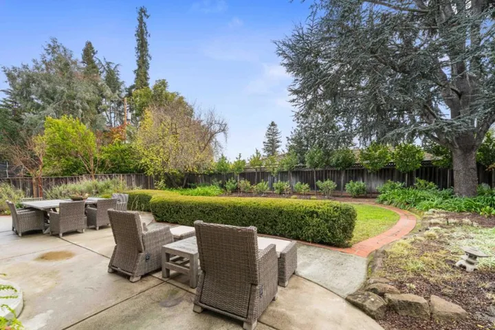 999 Hayman Place, Los Altos, California 94024