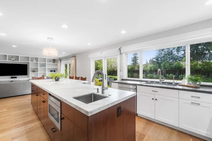 999 Hayman Place, Los Altos, California 94024