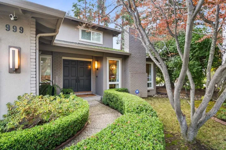 999 Hayman Place, Los Altos, California 94024