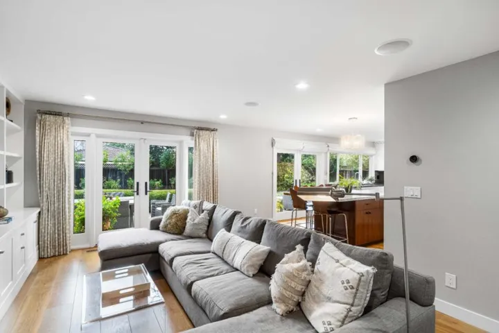 999 Hayman Place, Los Altos, California 94024