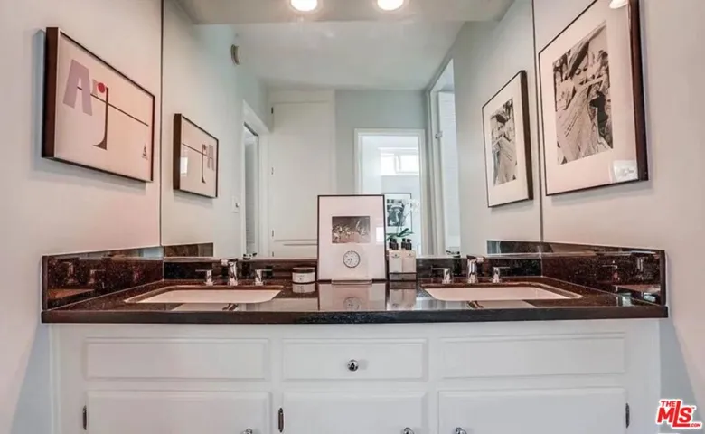SEPARATE DOUBLE VANITY