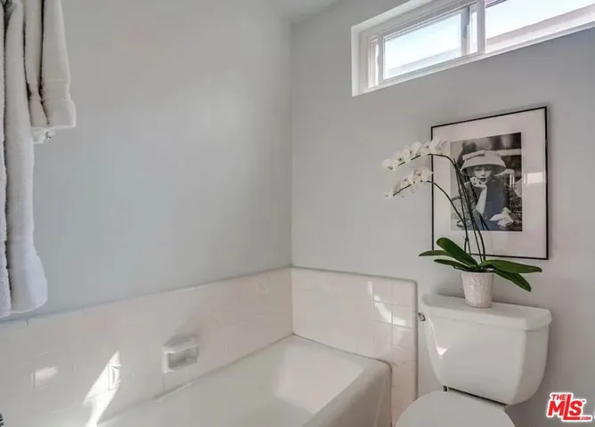 SEPARATE TUB AND SHOWER