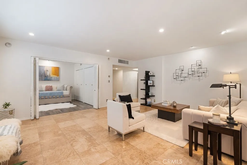 419 N Oakhurst Drive 102, Beverly Hills, California 90210 home-pic-12