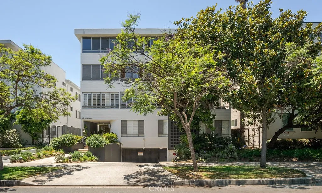 419 N Oakhurst Drive 102, Beverly Hills, California 90210 home-pic-1