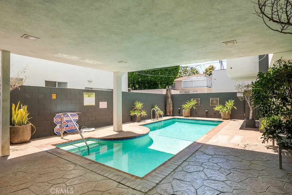419 N Oakhurst Drive 102, Beverly Hills, California 90210 home-pic-25