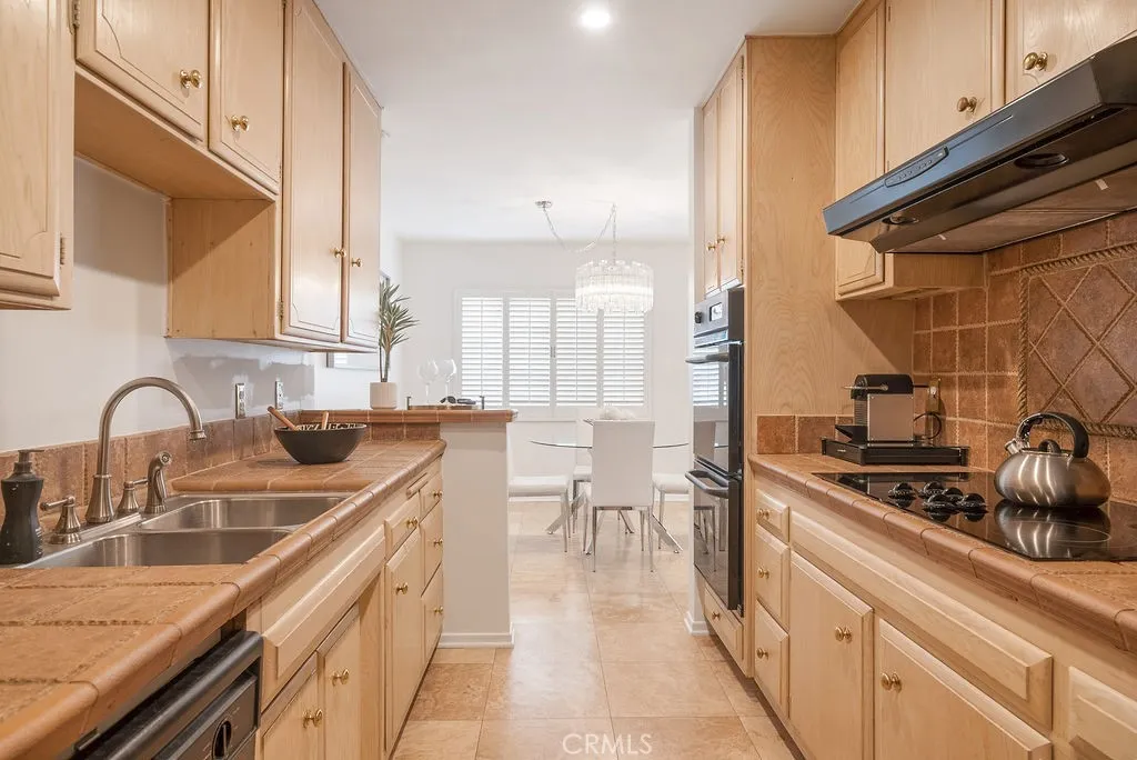 419 N Oakhurst Drive 102, Beverly Hills, California 90210 home-pic-17