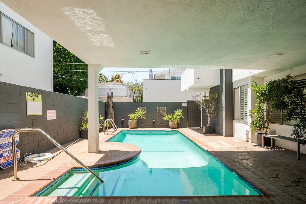 419 N Oakhurst Drive 102, Beverly Hills, California 90210 home-pic-24