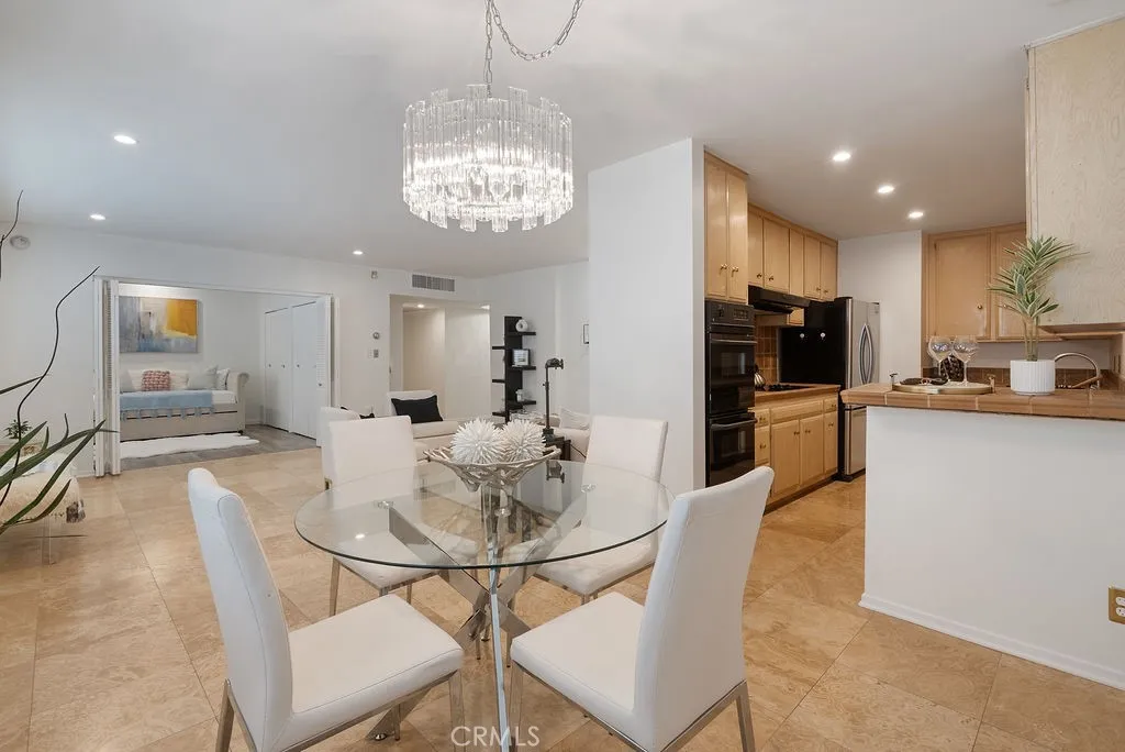 419 N Oakhurst Drive 102, Beverly Hills, California 90210 home-pic-15