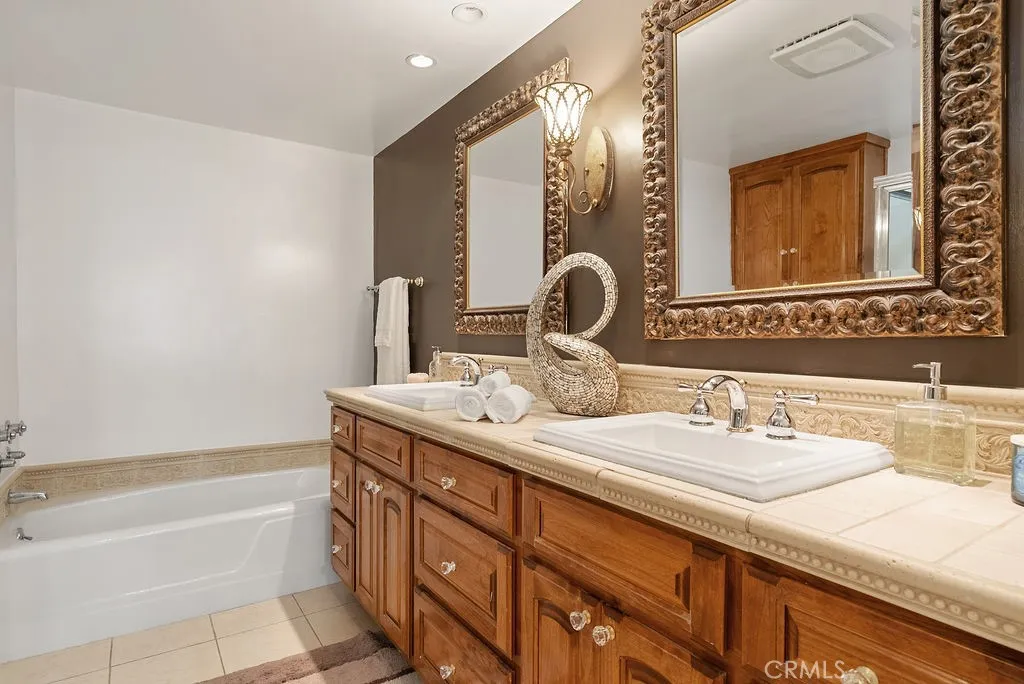 419 N Oakhurst Drive 102, Beverly Hills, California 90210 home-pic-21