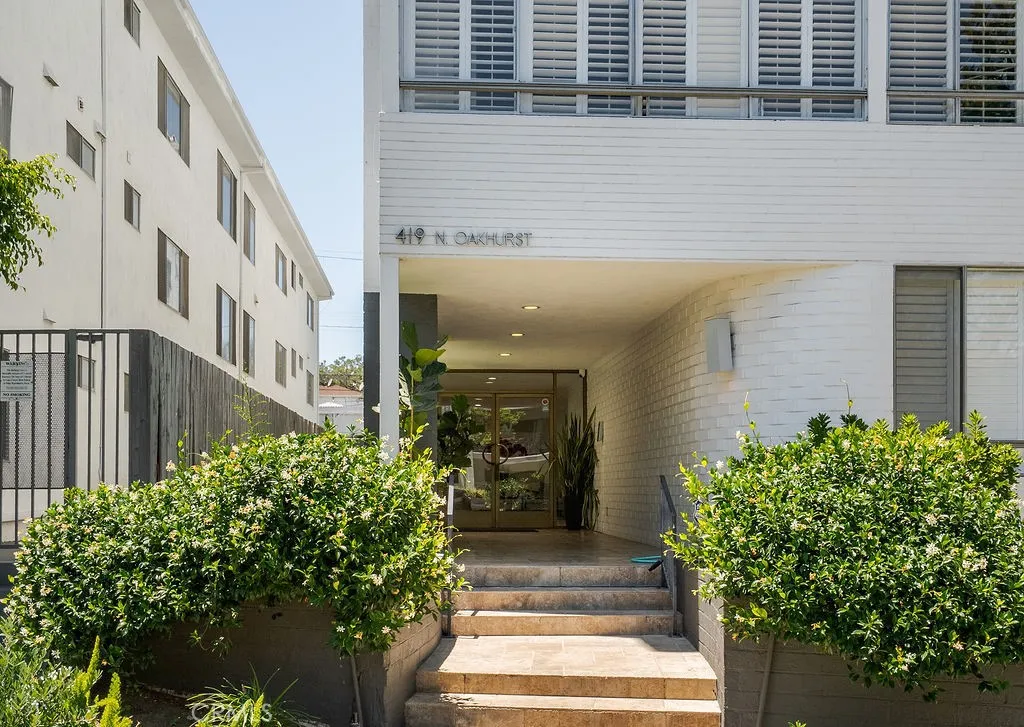 419 N Oakhurst Drive 102, Beverly Hills, California 90210 home-pic-2