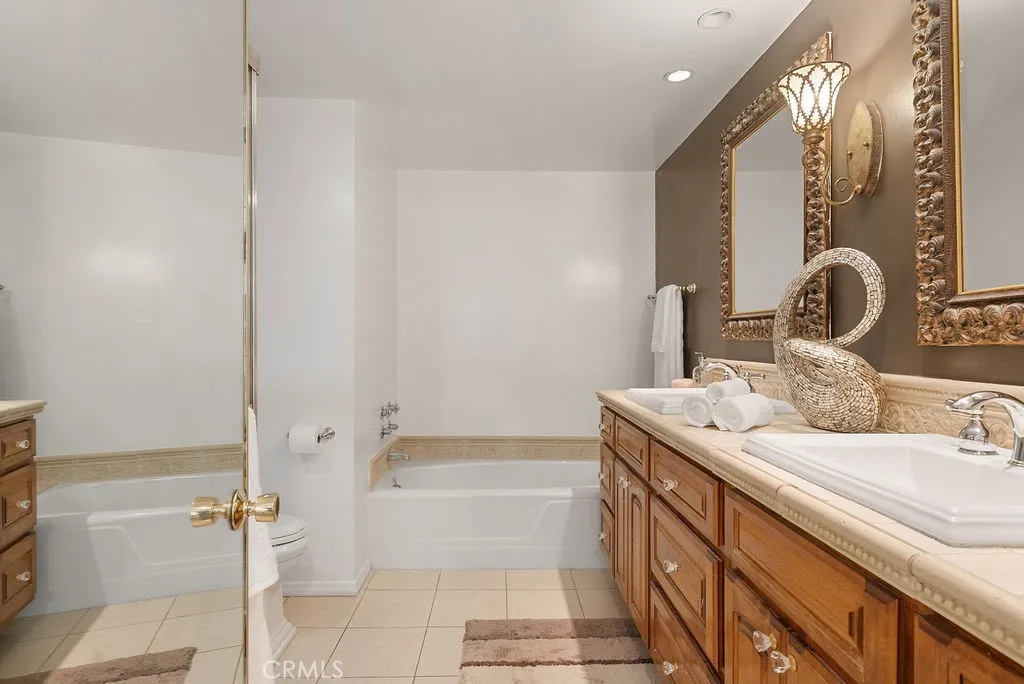 419 N Oakhurst Drive 102, Beverly Hills, California 90210 home-pic-22