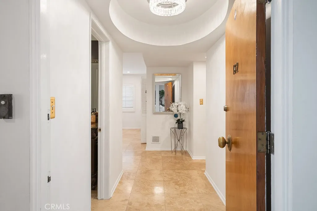 419 N Oakhurst Drive 102, Beverly Hills, California 90210 home-pic-7