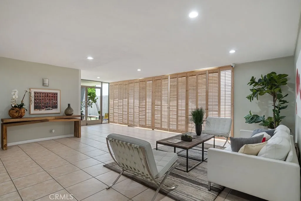 419 N Oakhurst Drive 102, Beverly Hills, California 90210 home-pic-5