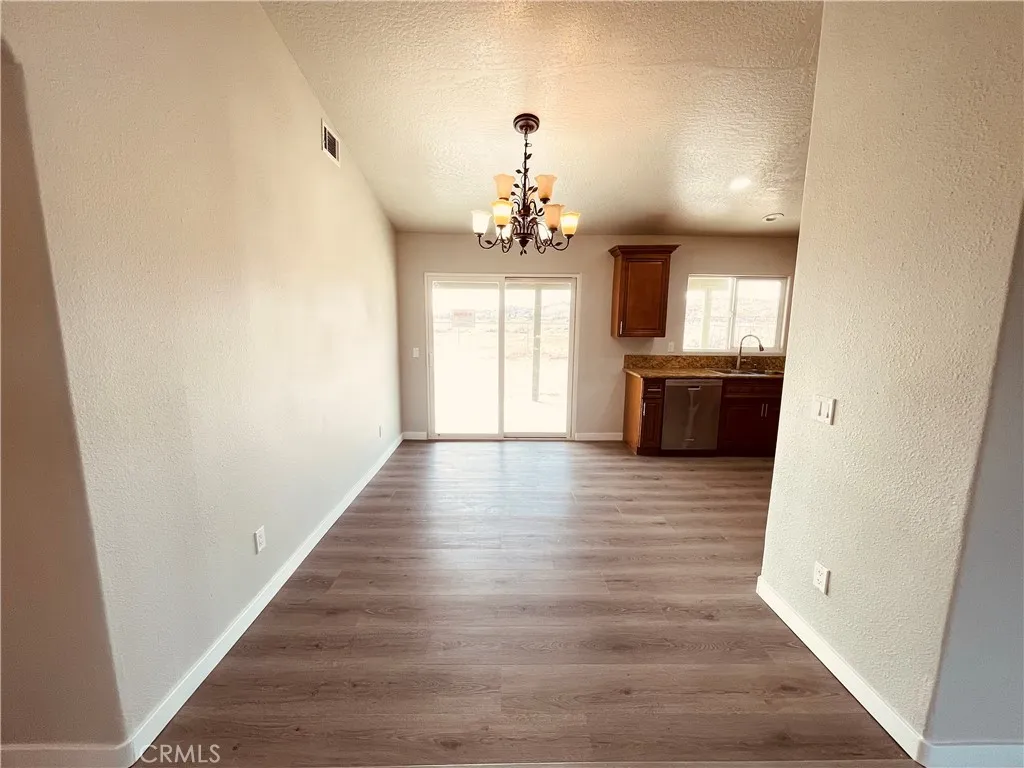 20891 Thunderbird, Apple Valley, California 92307 home-pic-15