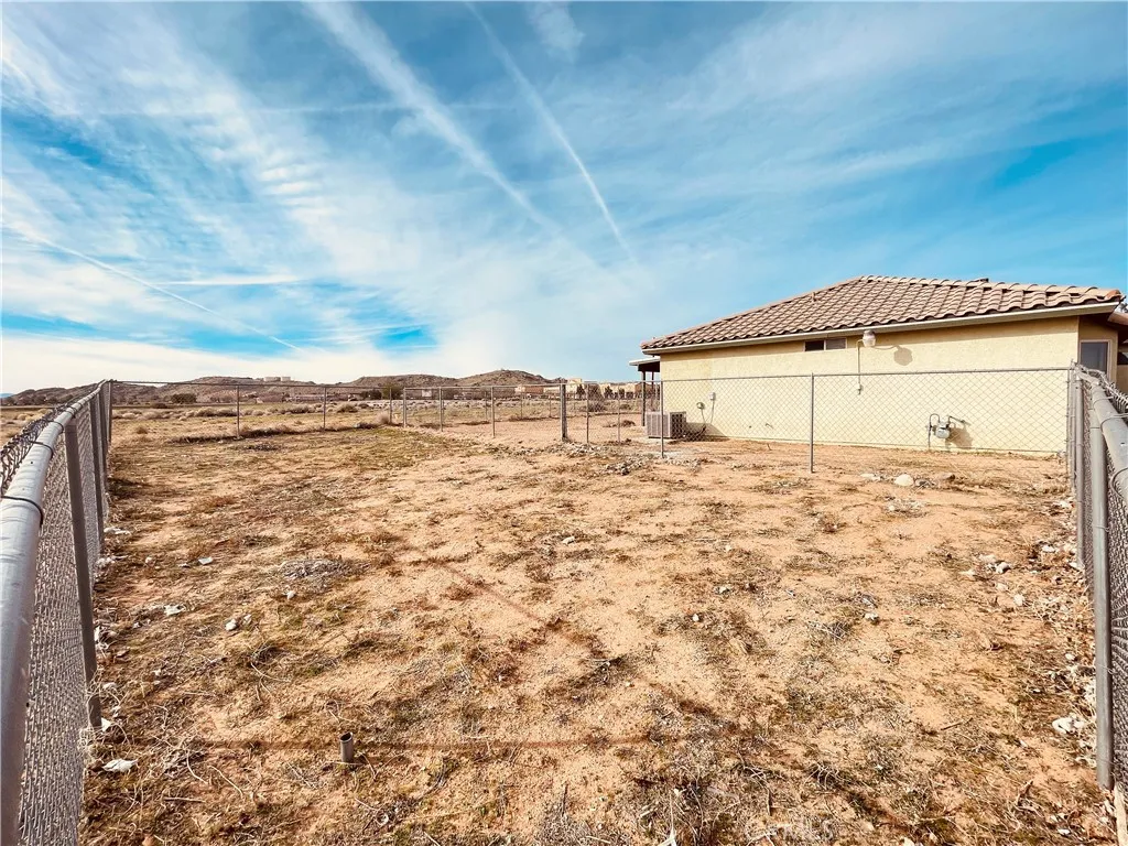 20891 Thunderbird, Apple Valley, California 92307 home-pic-6