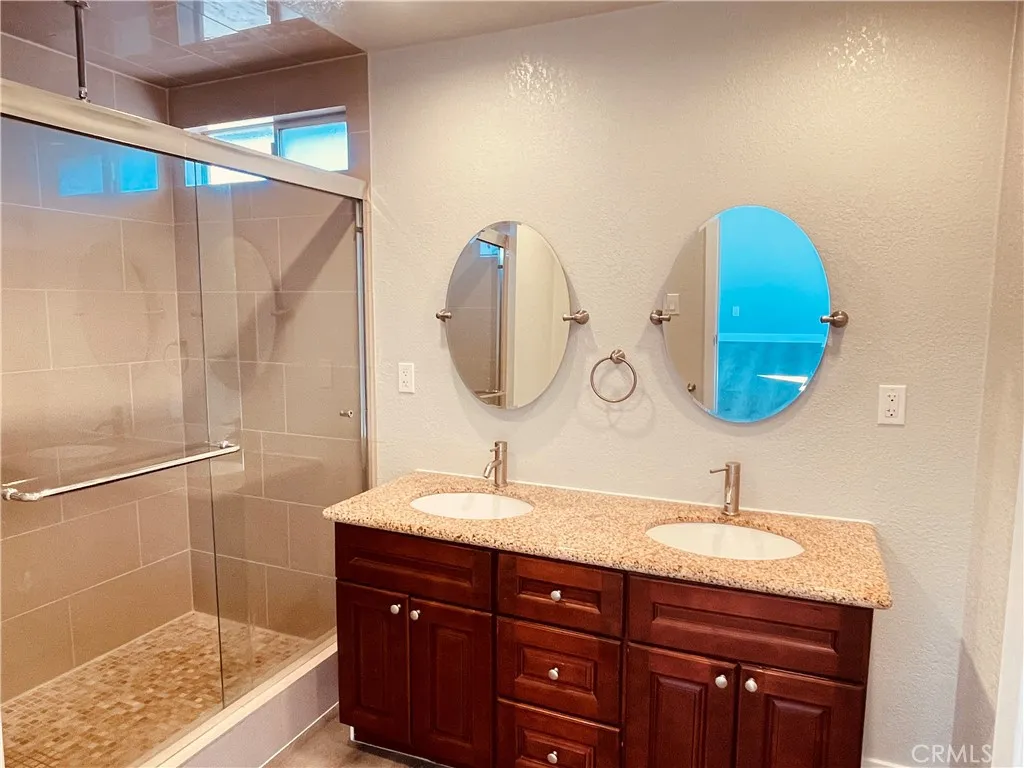 20891 Thunderbird, Apple Valley, California 92307 home-pic-35
