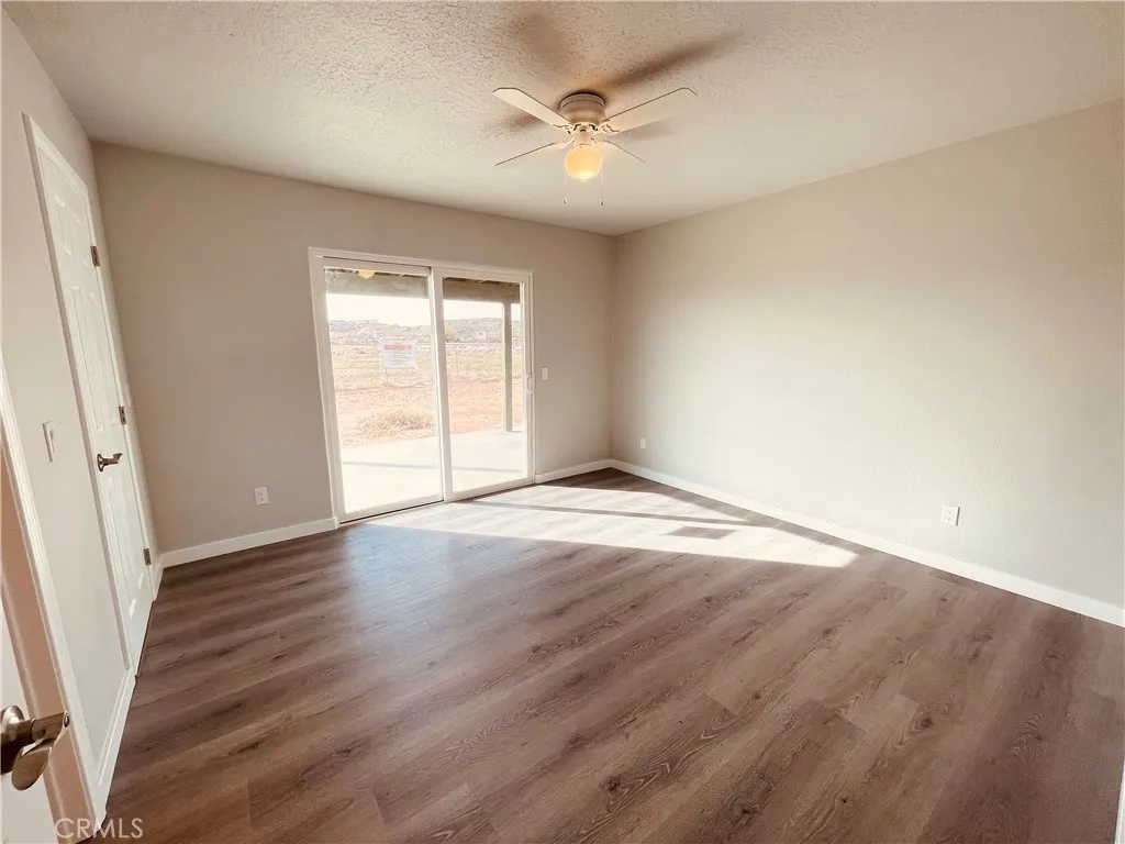 20891 Thunderbird, Apple Valley, California 92307 home-pic-31