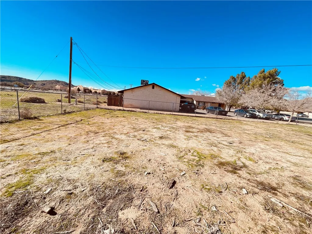 20891 Thunderbird, Apple Valley, California 92307 home-pic-41