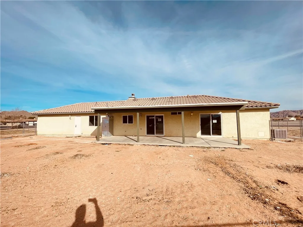 20891 Thunderbird, Apple Valley, California 92307 home-pic-37