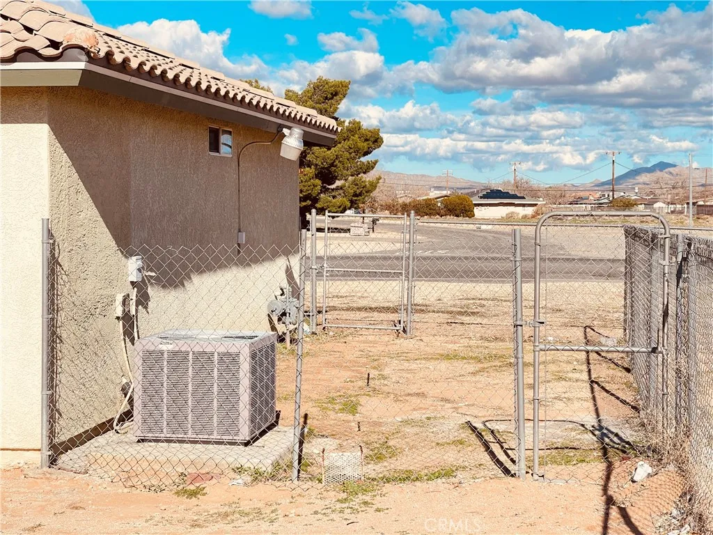 20891 Thunderbird, Apple Valley, California 92307 home-pic-44