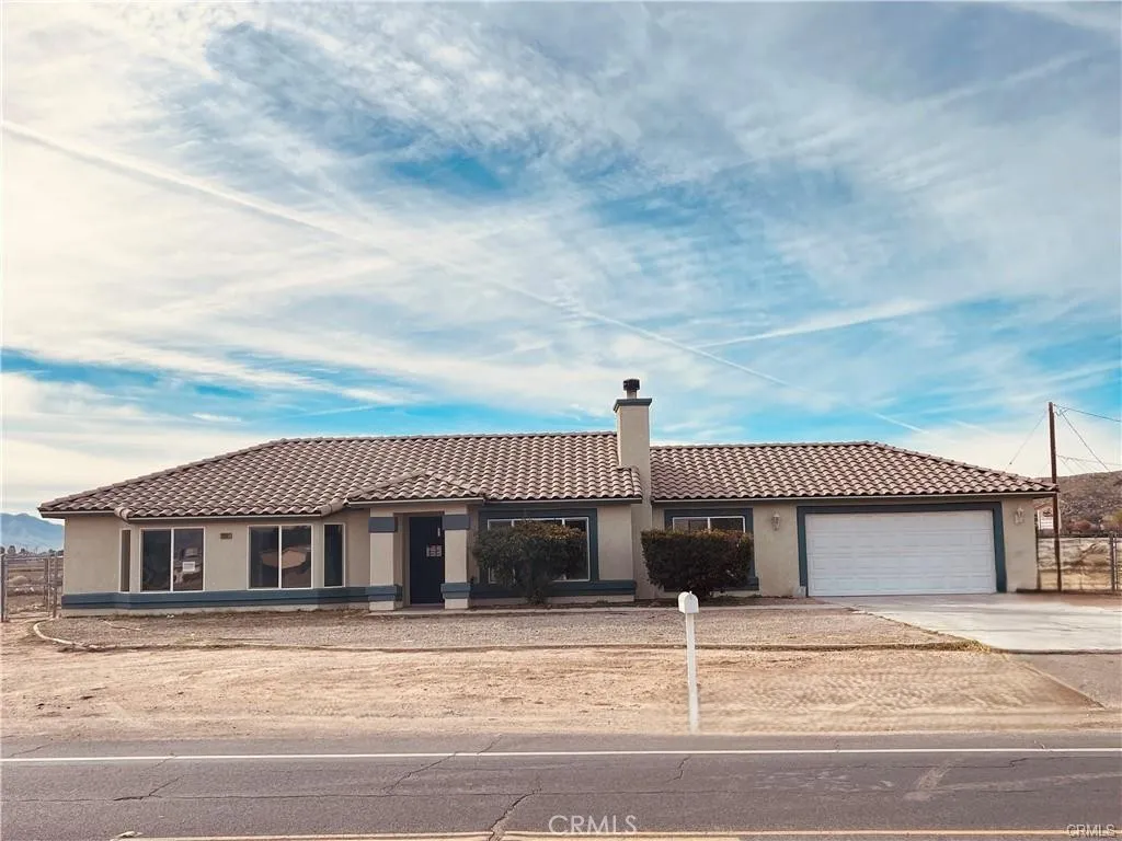 20891 Thunderbird, Apple Valley, California 92307 home-pic-1