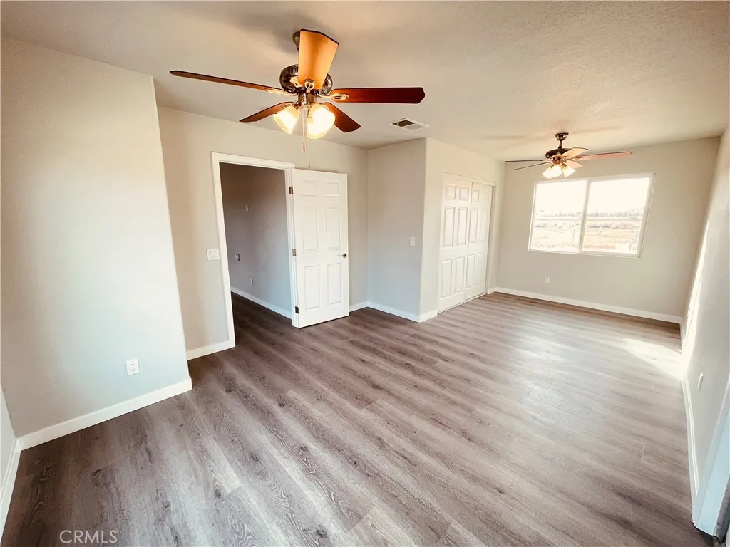 20891 Thunderbird, Apple Valley, California 92307 home-pic-24