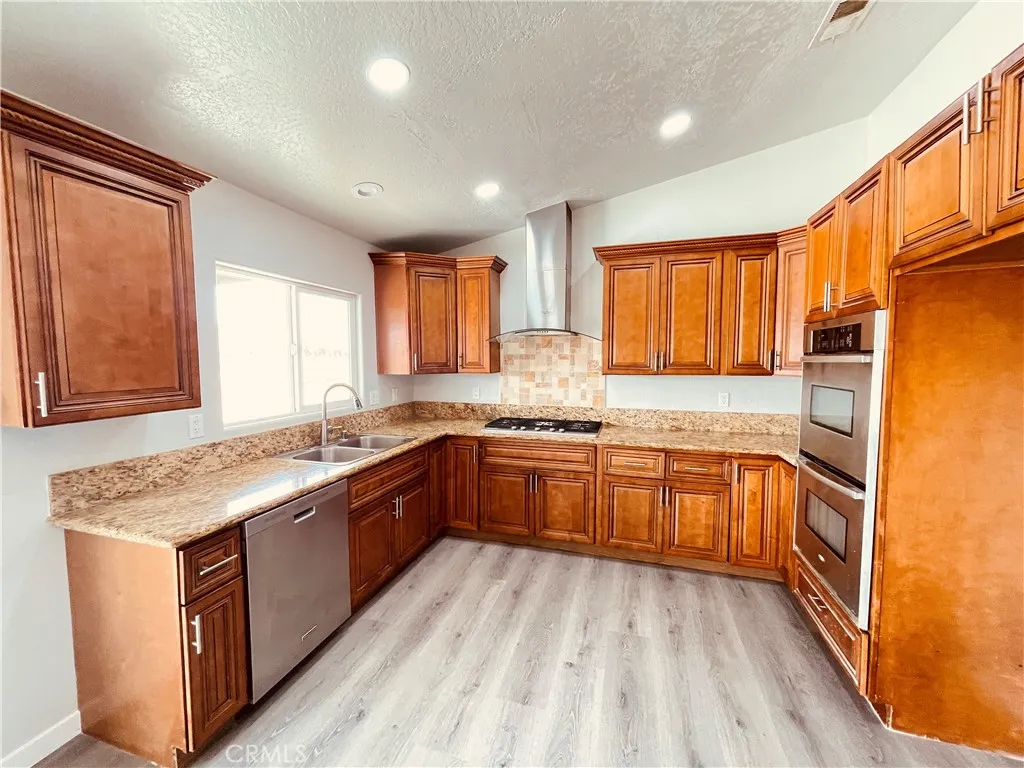 20891 Thunderbird, Apple Valley, California 92307 home-pic-20