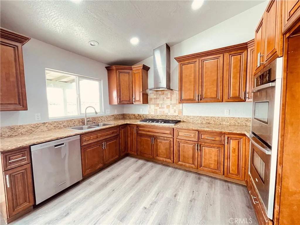 20891 Thunderbird, Apple Valley, California 92307 home-pic-22