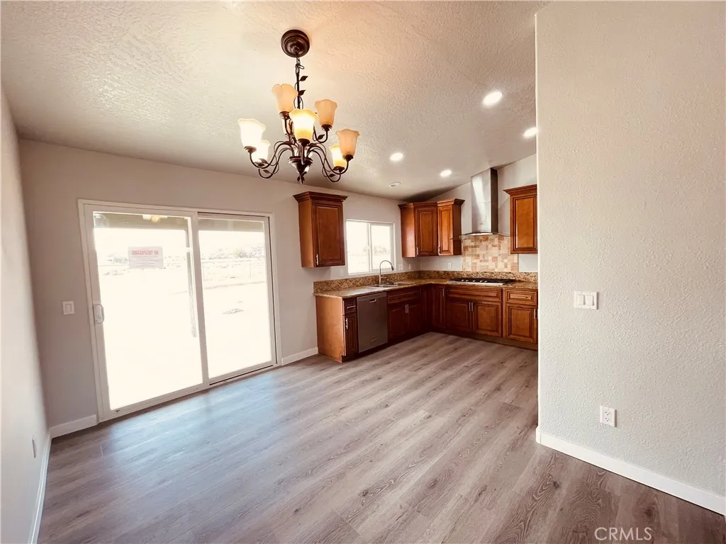 20891 Thunderbird, Apple Valley, California 92307 home-pic-16