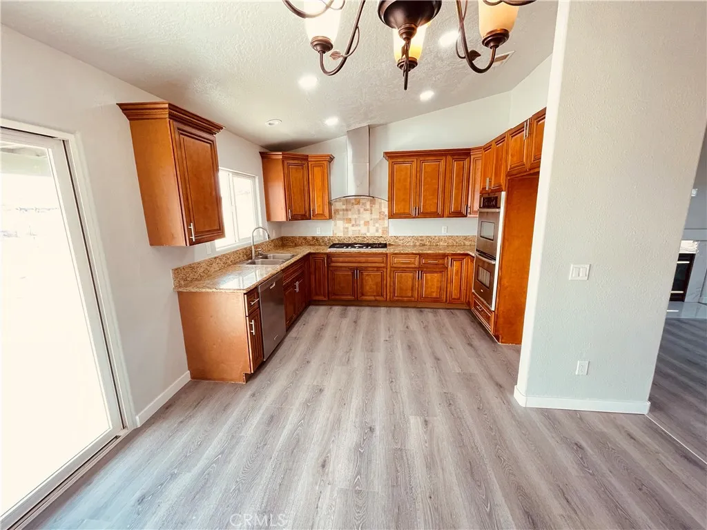 20891 Thunderbird, Apple Valley, California 92307 home-pic-18
