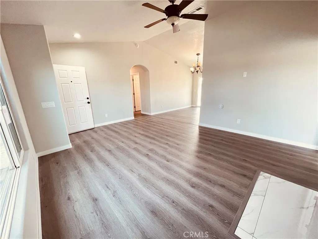 20891 Thunderbird, Apple Valley, California 92307 home-pic-13