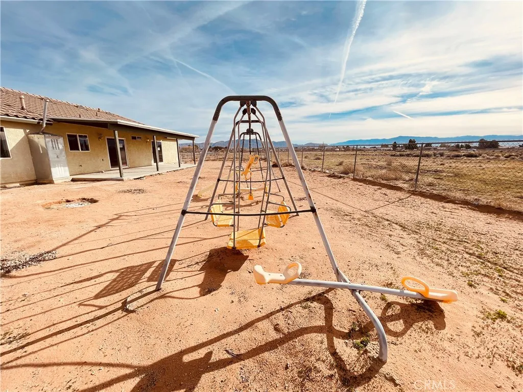 20891 Thunderbird, Apple Valley, California 92307 home-pic-39