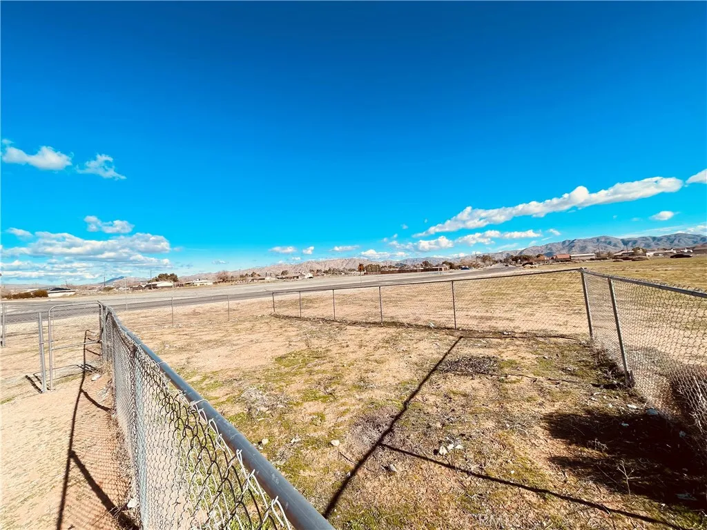 20891 Thunderbird, Apple Valley, California 92307 home-pic-43