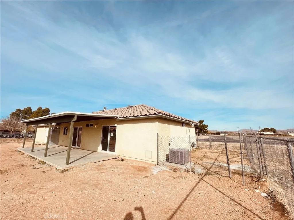 20891 Thunderbird, Apple Valley, California 92307 home-pic-36