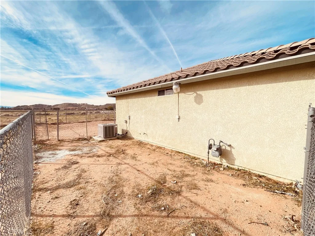 20891 Thunderbird, Apple Valley, California 92307 home-pic-7
