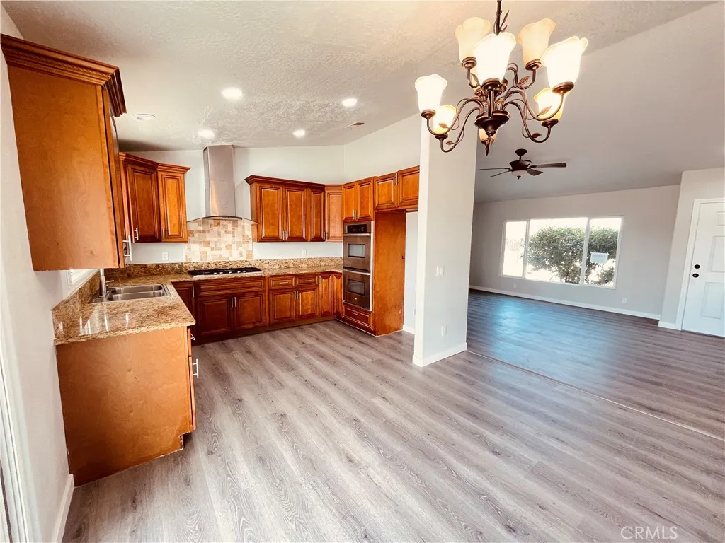 20891 Thunderbird, Apple Valley, California 92307 home-pic-17