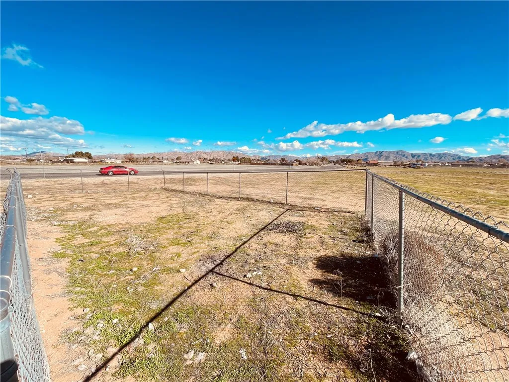 20891 Thunderbird, Apple Valley, California 92307 home-pic-45