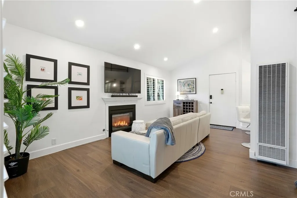 19222 Shoreline 7, Huntington Beach, California 92648 home-pic-2