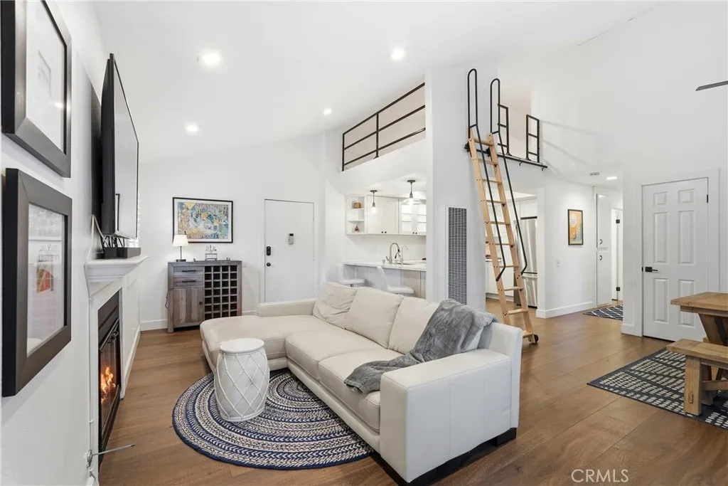 19222 Shoreline 7, Huntington Beach, California 92648 home-pic-1