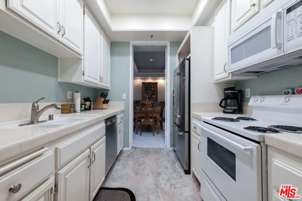 2131 Century Park Lane 203, Los Angeles, California 90067 home-pic-21