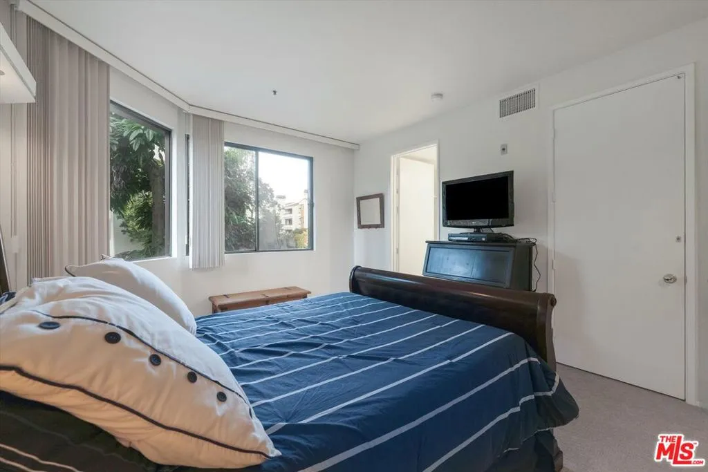 2131 Century Park Lane 203, Los Angeles, California 90067 home-pic-31