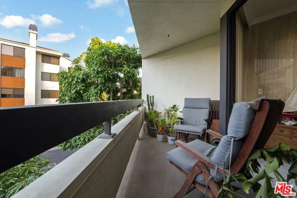 2131 Century Park Lane 203, Los Angeles, California 90067 home-pic-14