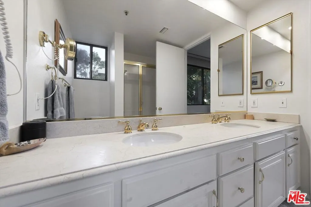 2131 Century Park Lane 203, Los Angeles, California 90067 home-pic-37
