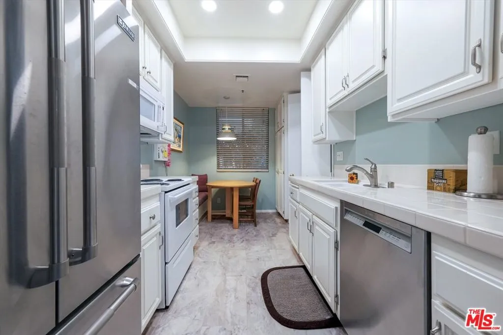2131 Century Park Lane 203, Los Angeles, California 90067 home-pic-18