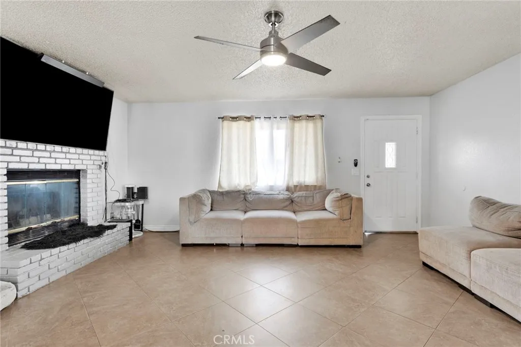 15839 Sitting Bull, Victorville, California 92395 home-pic-5