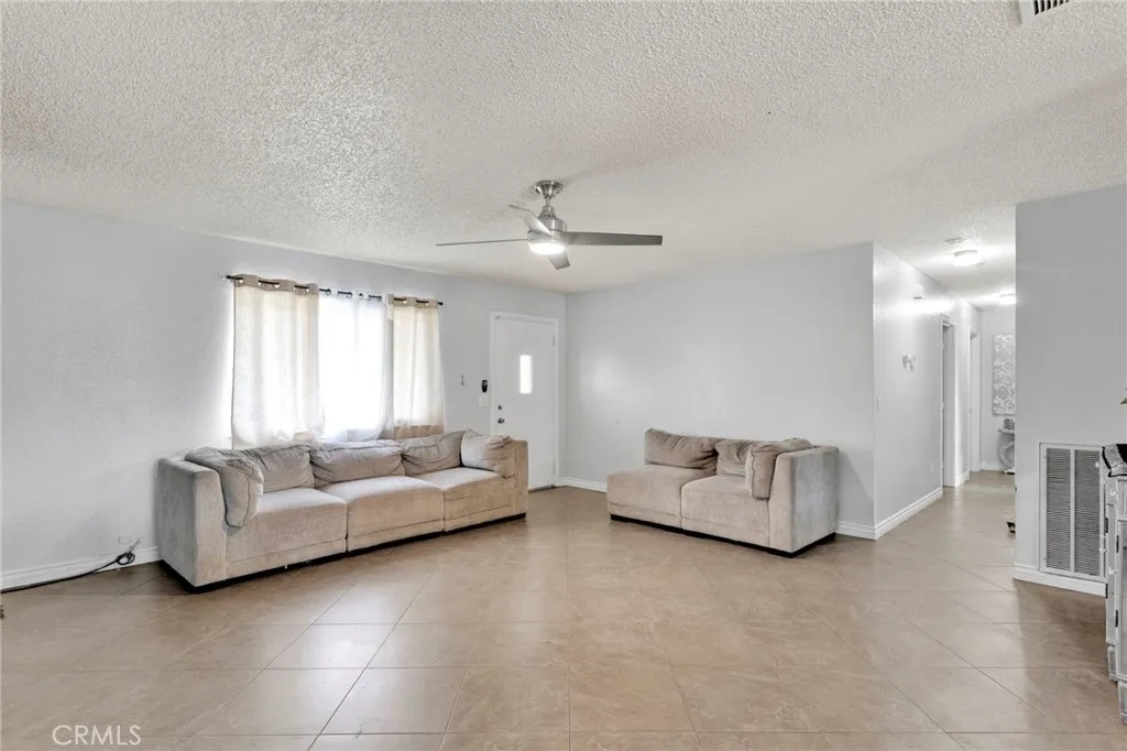 15839 Sitting Bull, Victorville, California 92395 home-pic-4