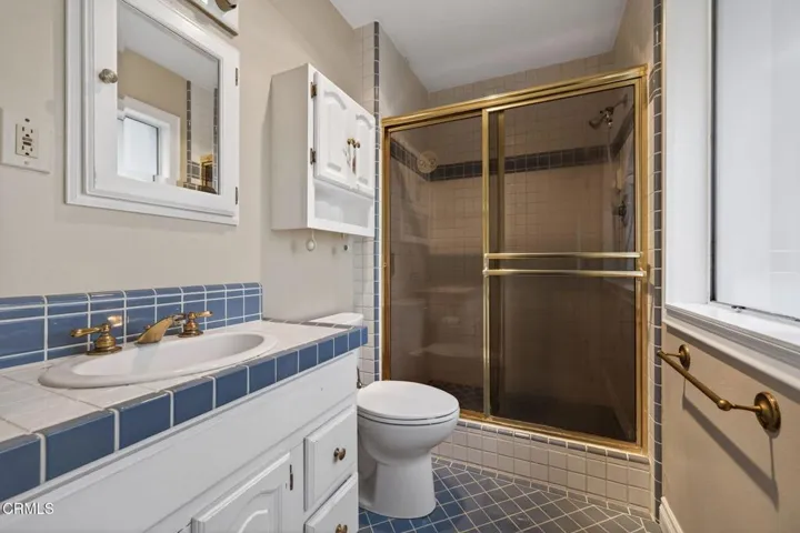 36-web-or-mls-UpmarketMedia-157 Lan-43