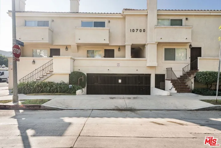 10700 Bloomfield Street 3, North Hollywood, California 91602